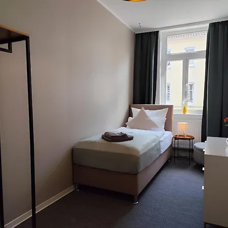 Apartz - Altstadt - Bis 9 Personen, 3 Sz, Infrarotsauna, Parkplatz, W-lan, Dachterrasse * Celle