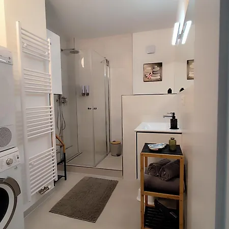 Apartz - Altstadt - Bis 9 Personen, 3 Sz, Infrarotsauna, Parkplatz, W-lan, Dachterrasse