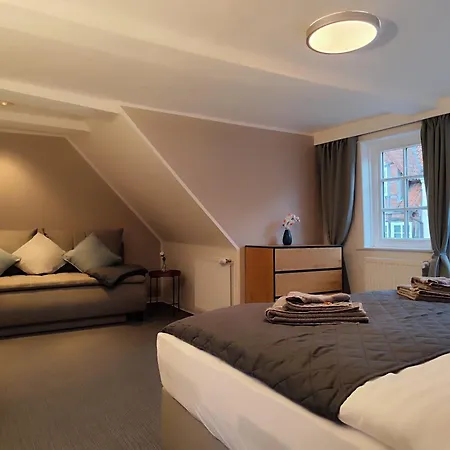 Apartz - Altstadt - Bis 9 Personen, 3 Sz, Infrarotsauna, Parkplatz, W-lan, Dachterrasse *
