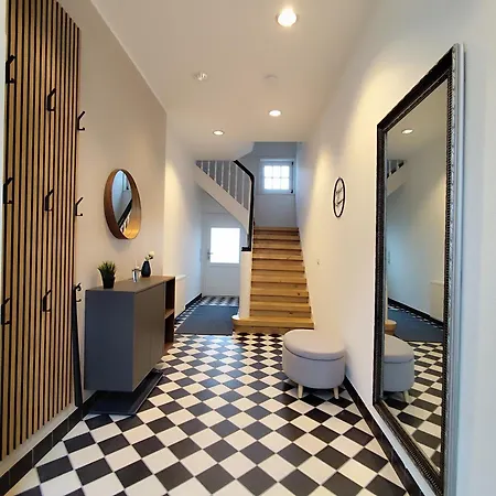 Apartz - Altstadt - Bis 9 Personen Ideal Für Familien Und Gruppen, 3 Sz, 2 Bäder, Infrarotsauna, Inklusive Parkplatz, Dachterrasse *