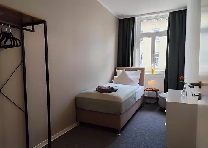 Apartz - Altstadt - Bis 9 Personen Ideal Fuer Familien Und Gruppen, 3 Sz, 2 Baeder, Infrarotsauna, Inklusive Parkplatz, Dachterrasse * Celle