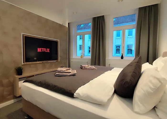 Apartz - Altstadt - Bis 9 Personen Ideal Fuer Familien Und Gruppen, 3 Sz, 2 Baeder, Infrarotsauna, Inklusive Parkplatz, Dachterrasse Daire